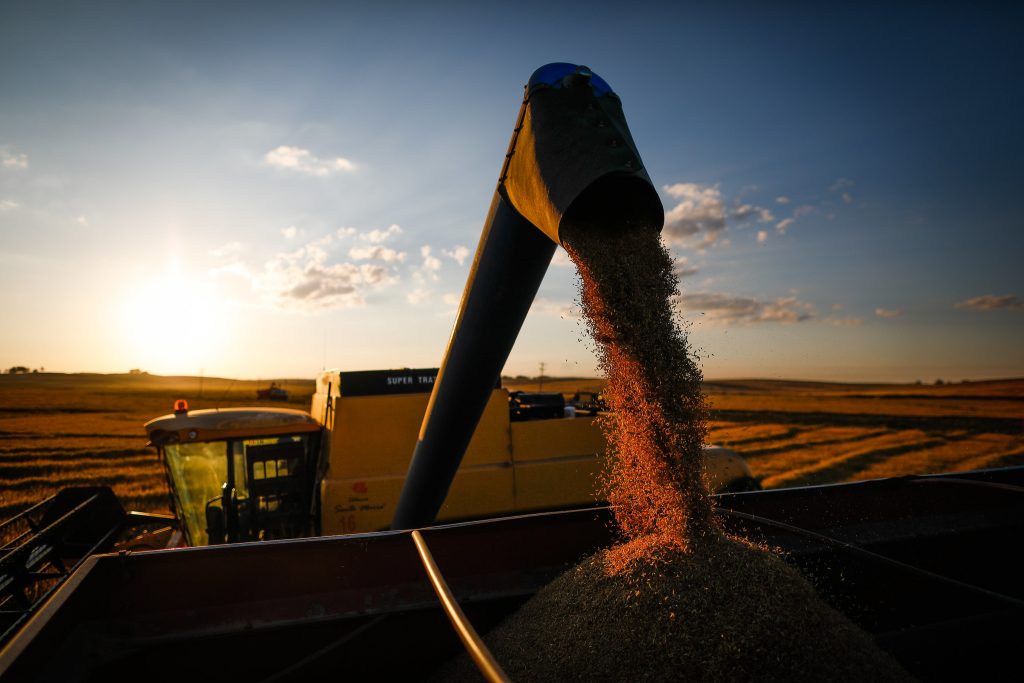 Fazenda revisa projeção, mas mantém expectativa de retração no PIB do setor