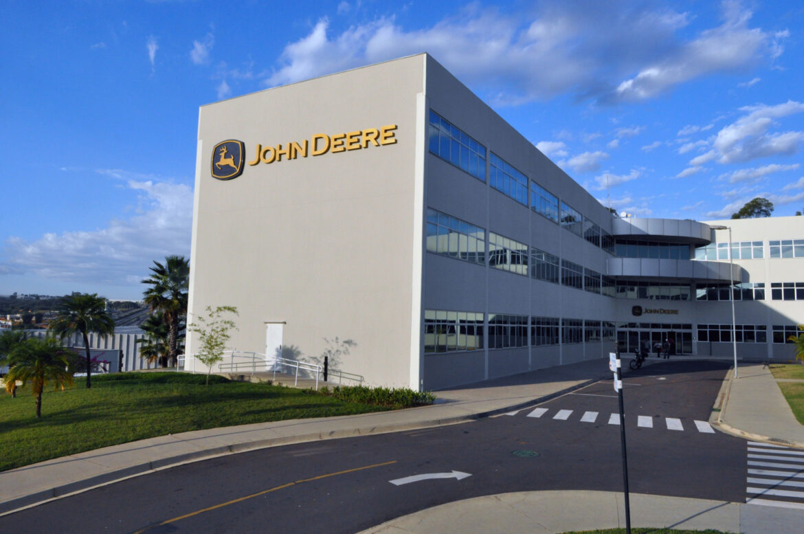 John Deere inaugura fábrica em Canoas (RS) para produção de novo pulverizador