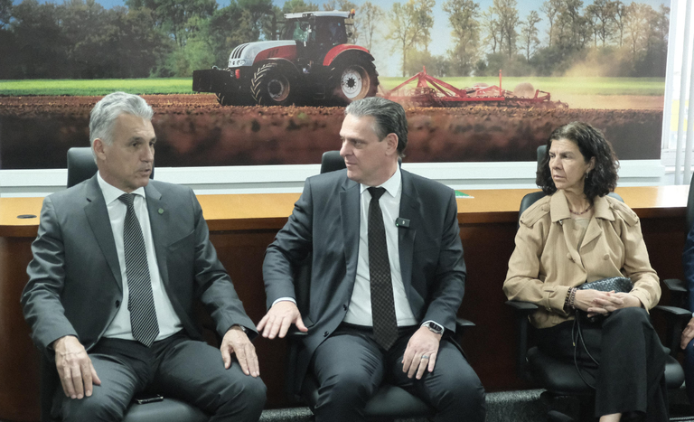Fávaro anuncia em São Paulo apoio para produtores afetados por incêndios