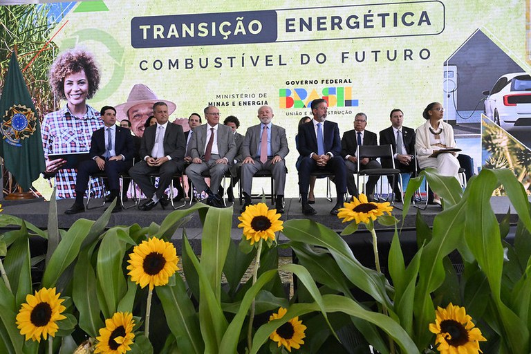 Lula sanciona lei de incentivos para o mercado nacional de biocombustíveis