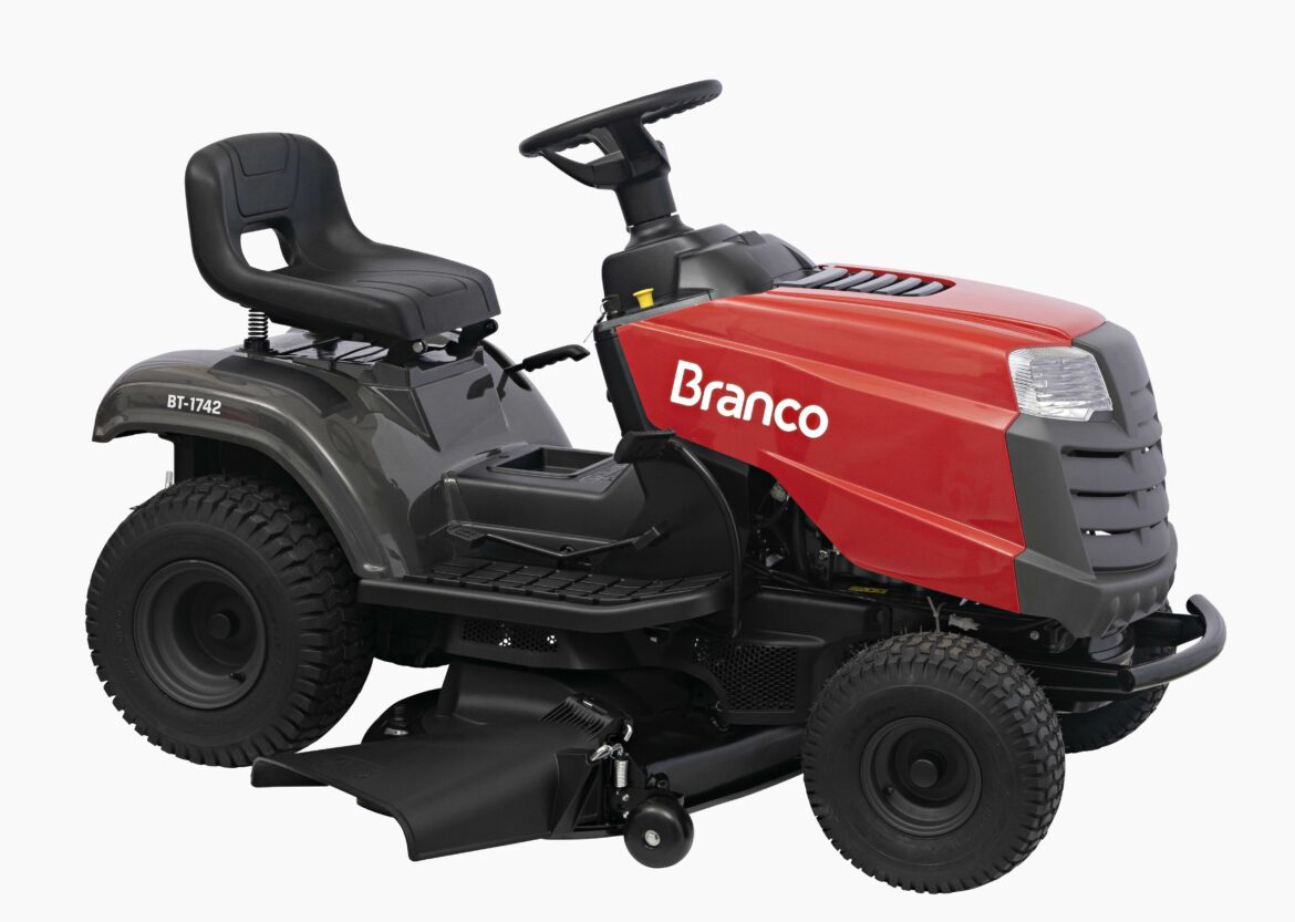 Branco Motores lança Trator Cortador BT-1742, modelo para jardinagem