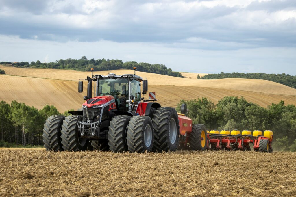 Trator MF 9S.425 Dyna-VT da Massey Ferguson é premiado na Hungria