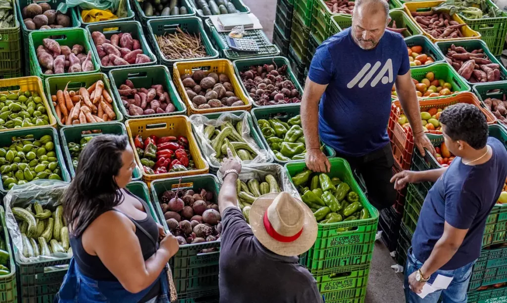 Inflação dos alimentos é explicada por menos oferta, diz IBGE