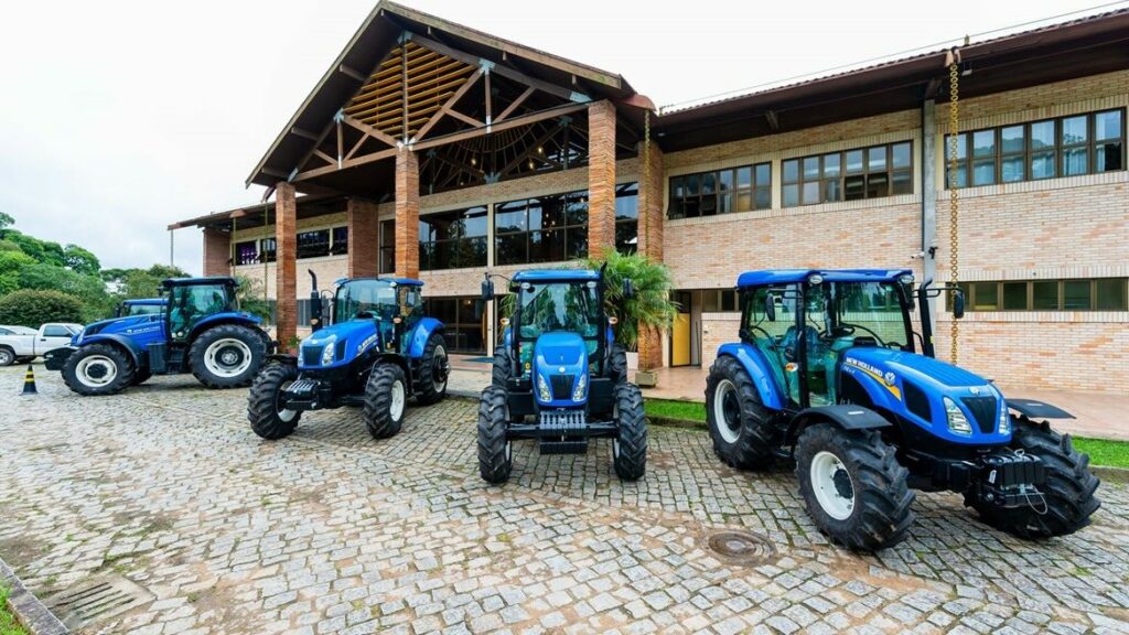 New Holland e PUCPR modernizam parque de máquinas e promovem capacitação