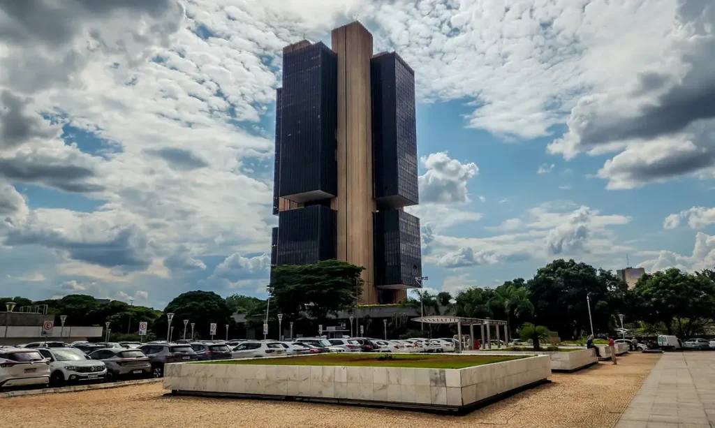 Copom eleva juros básicos da economia para 14,25% ao ano
