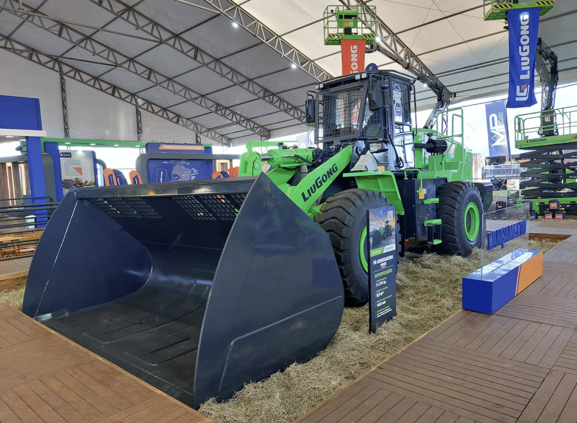 LiuGong celebra sucesso na Agrishow com equipamentos da linha elétrica