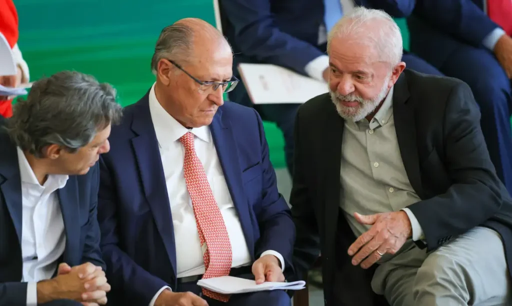 Governo vai trabalhar para reverter taxação dos EUA, diz Alckmin - Governo vai trabalhar para reverter taxação dos EUA, diz Alckmin