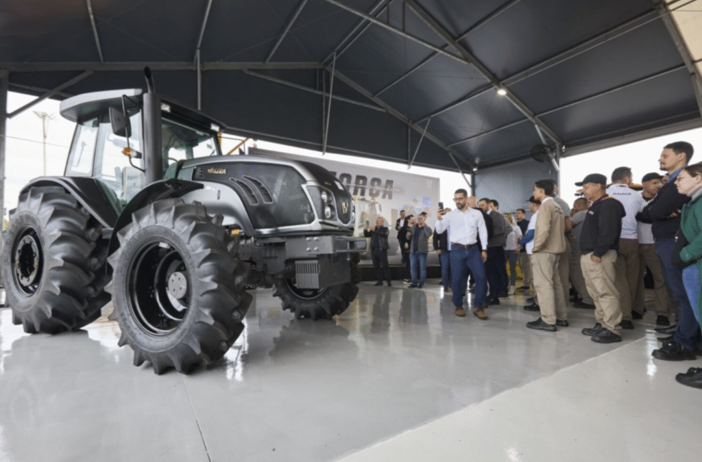 Valtra celebra 65 anos no Brasil com edição limitada do trator BM