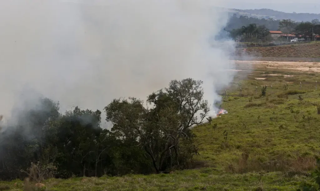 clima - Risco de clima seco e queimadas permanece alto no interior do país