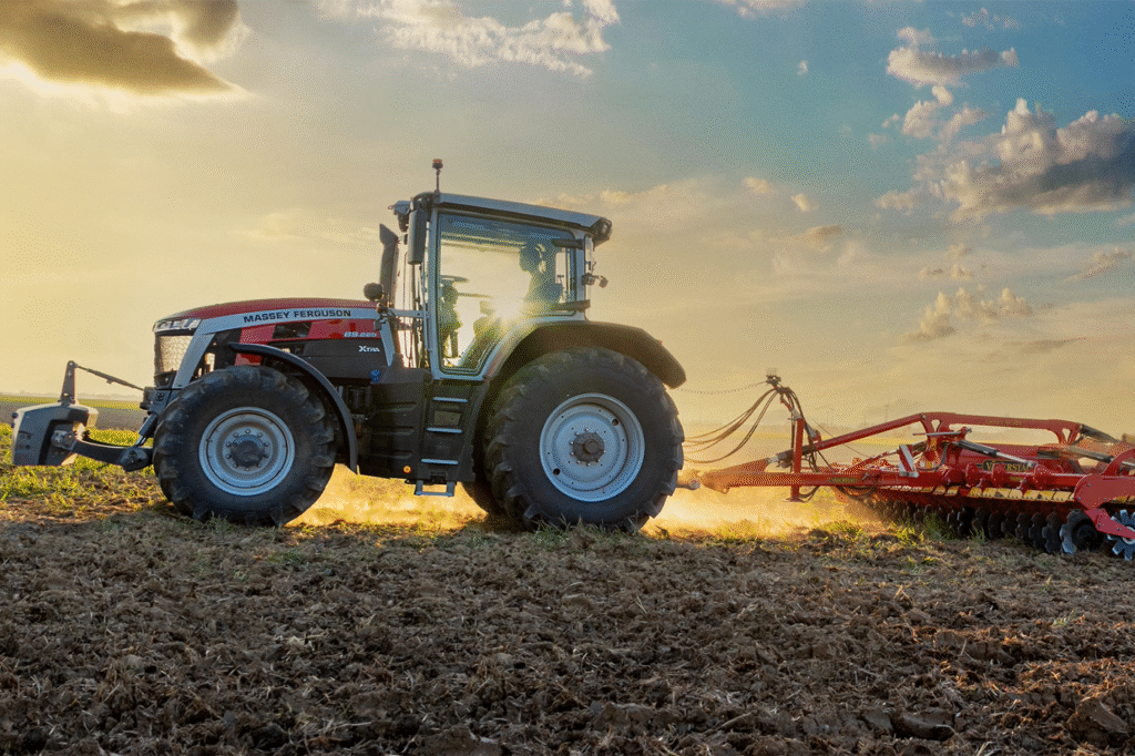 Tratores MF 9S Dyna-VT e MF 5S Dyna-VT são destaques no estande da Massey Ferguson