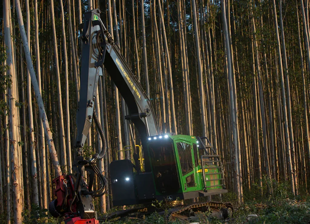 John Deere anuncia acordo para distribuição de produtos da CMAK Agro Forest - John Deere John Deere anuncia acordo para distribuição de produtos da CMAK Agro Forest
