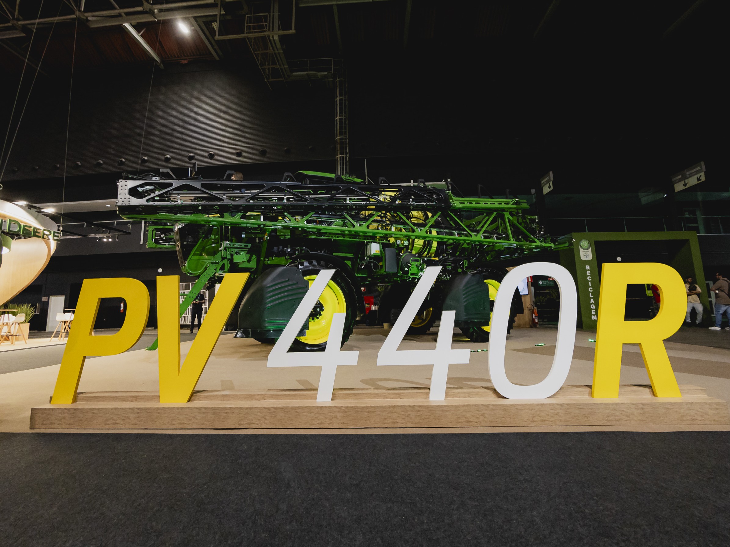 Pulverizador 400R é destaque da John Deere no Congresso Brasileiro do Algodão