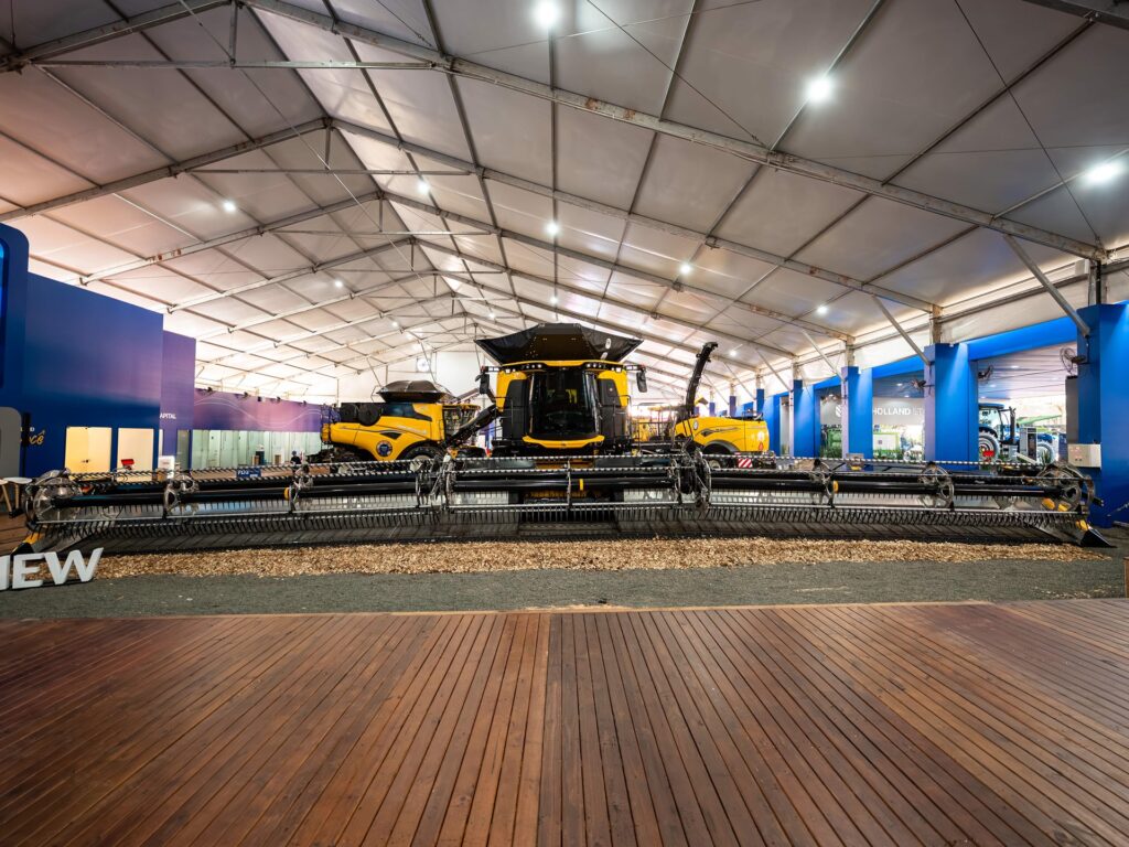 CNH investe R$ 100 milhões em fábrica de Curitiba e inicia produção de plataformas de colheita 